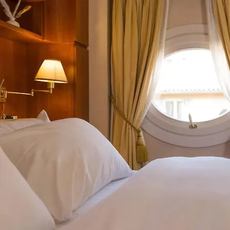 Carbonesi Luxury - Centro Storico Apartment *